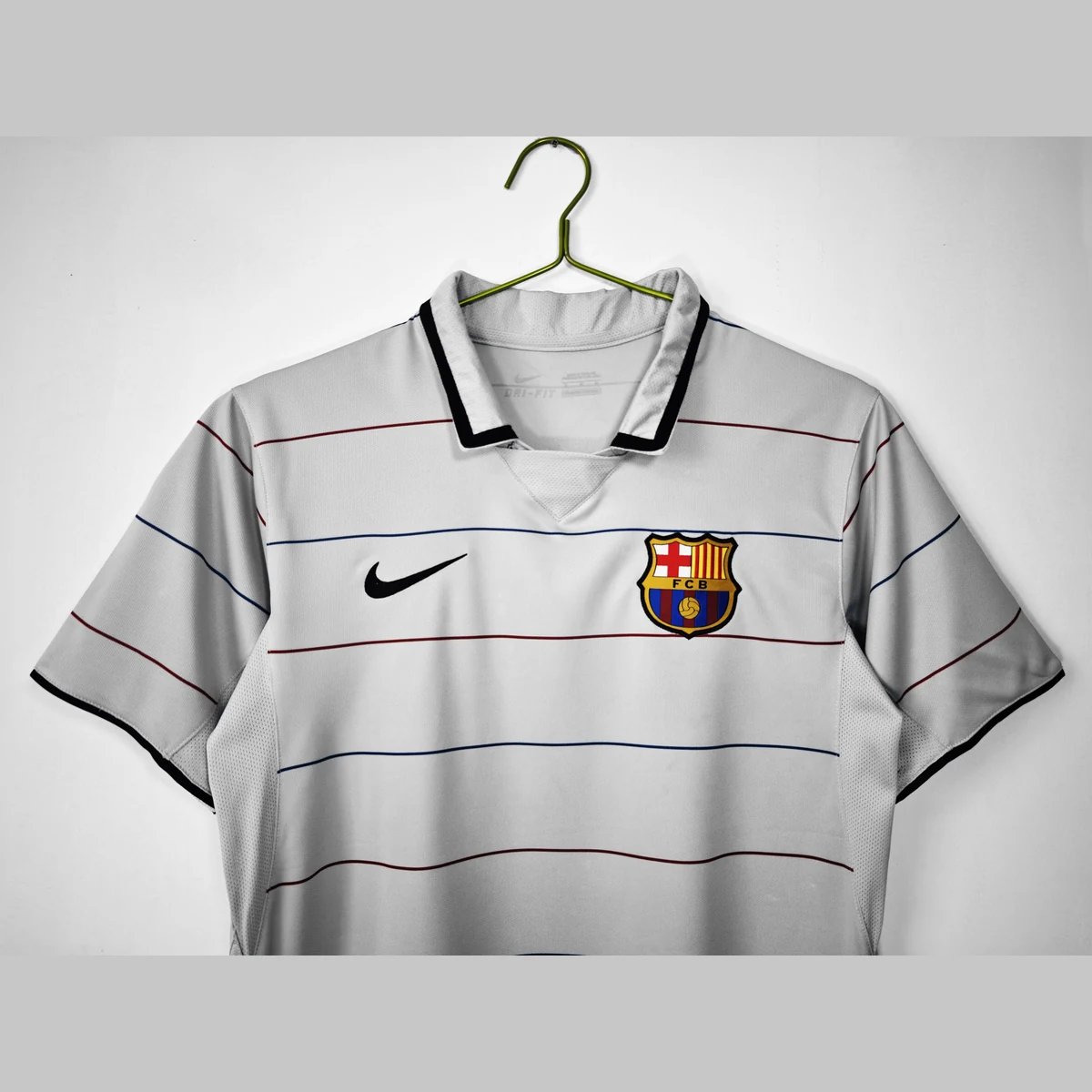 Maglia Barcellona away 2004 Retro busto e stemma