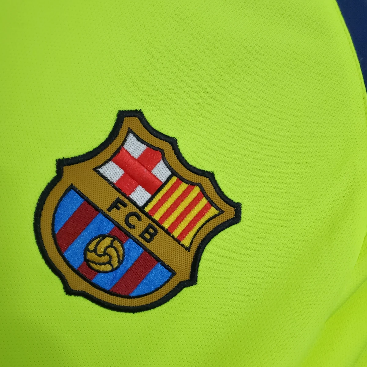 Maglia Barcellona away 2006 Retro stemma sul petto