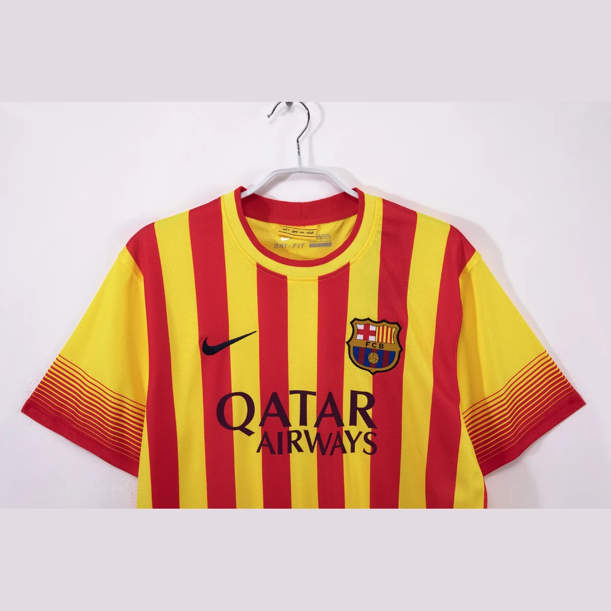 Maglia Barcellona away 2014 Retro busto e stemma