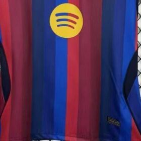 camiseta Barcelona mujer detalle cercano