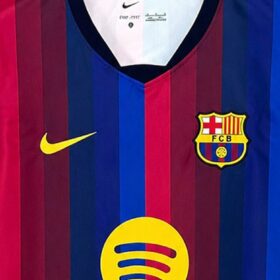 camiseta barcellona manica lunga colletto da vicino