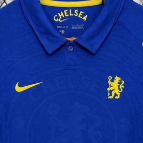 camiseta chelsea donna colletto polo da vicino