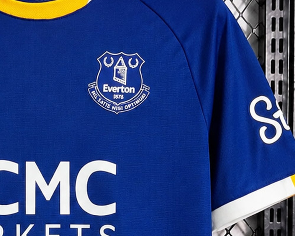 maglia everton 2026 stemma con torre