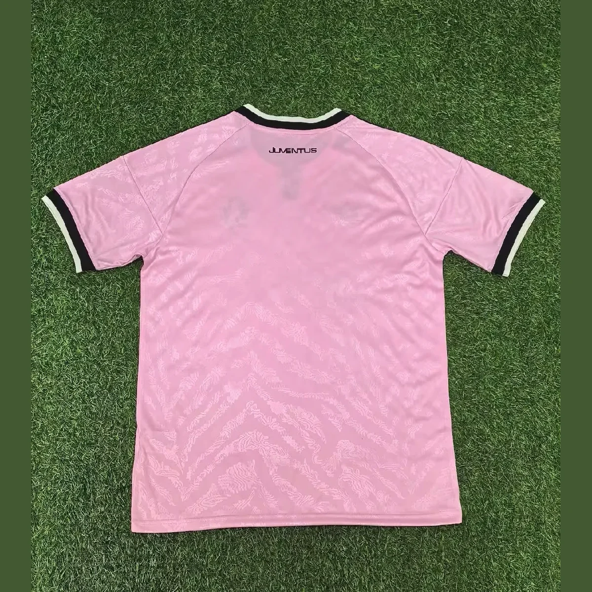 Maglia Juventus Away 2026/27 versione tifoso rosa - vista posteriore