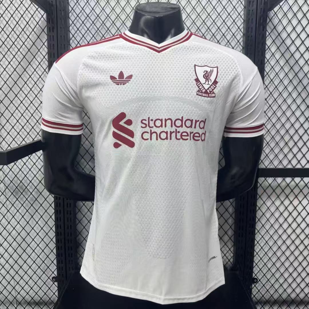 seconda maglia liverpool fronte bianco giocatore
