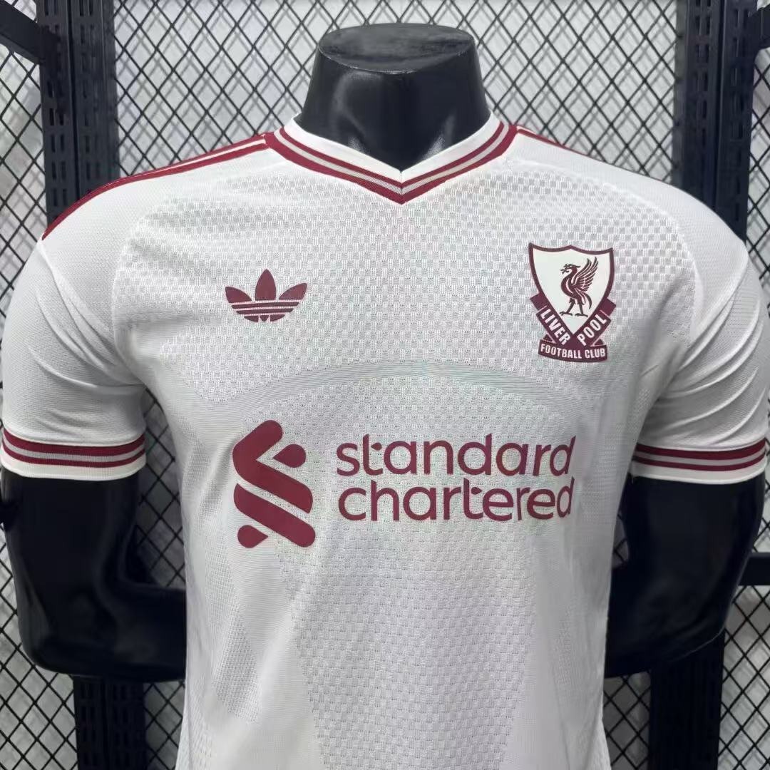 seconda maglia liverpool spalla con rifinitura