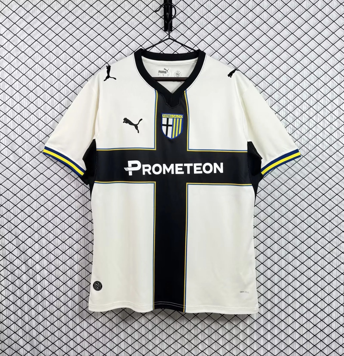 maglia parma 2026 fronte crema con croce nera