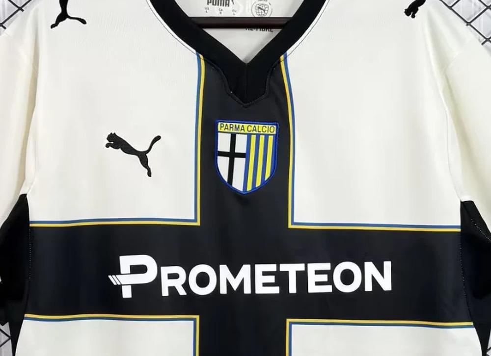 maglia parma 2026 croce da vicino