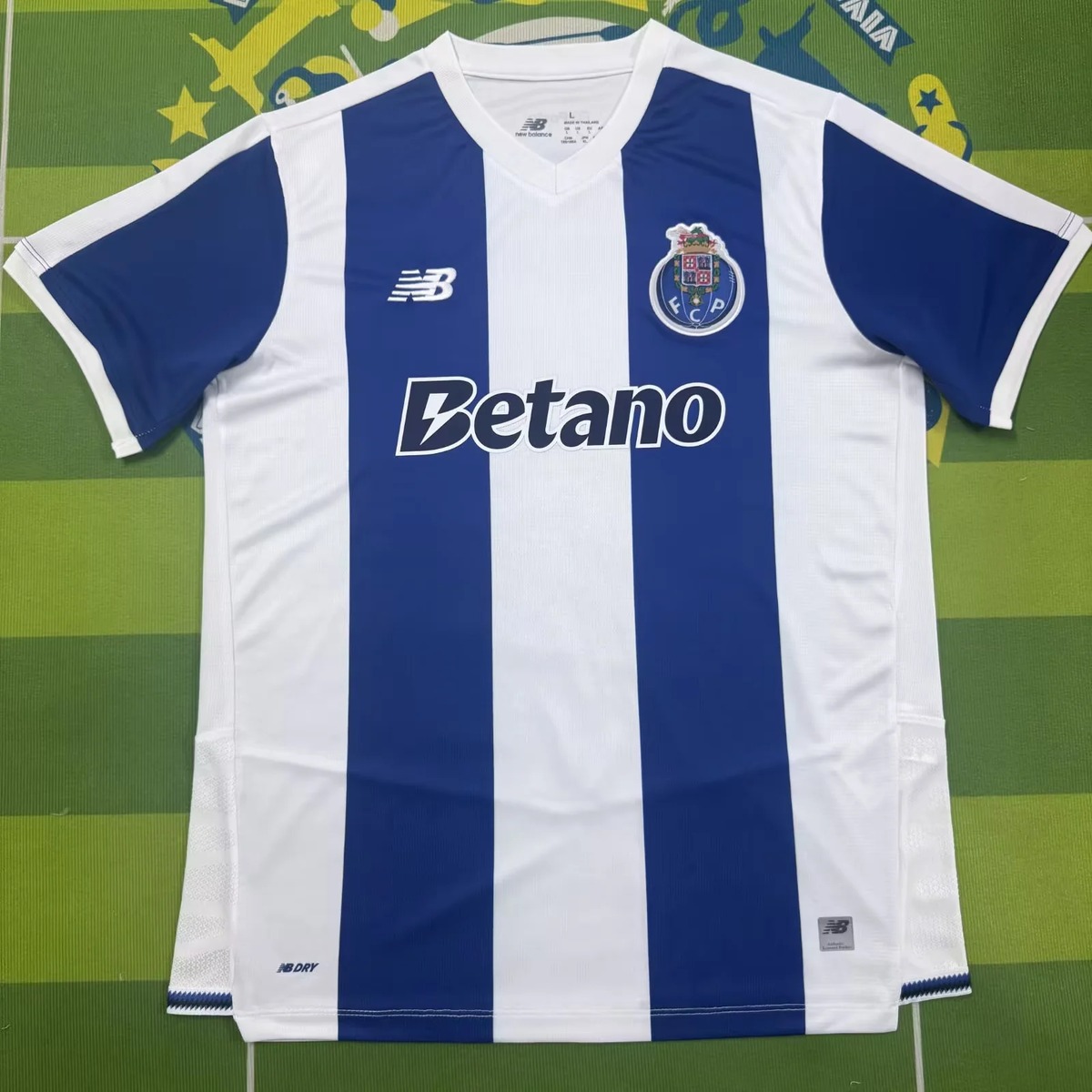 maglia porto fronte su sfondo verde