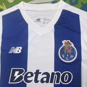 camiseta porto stemma con dragone da vicino
