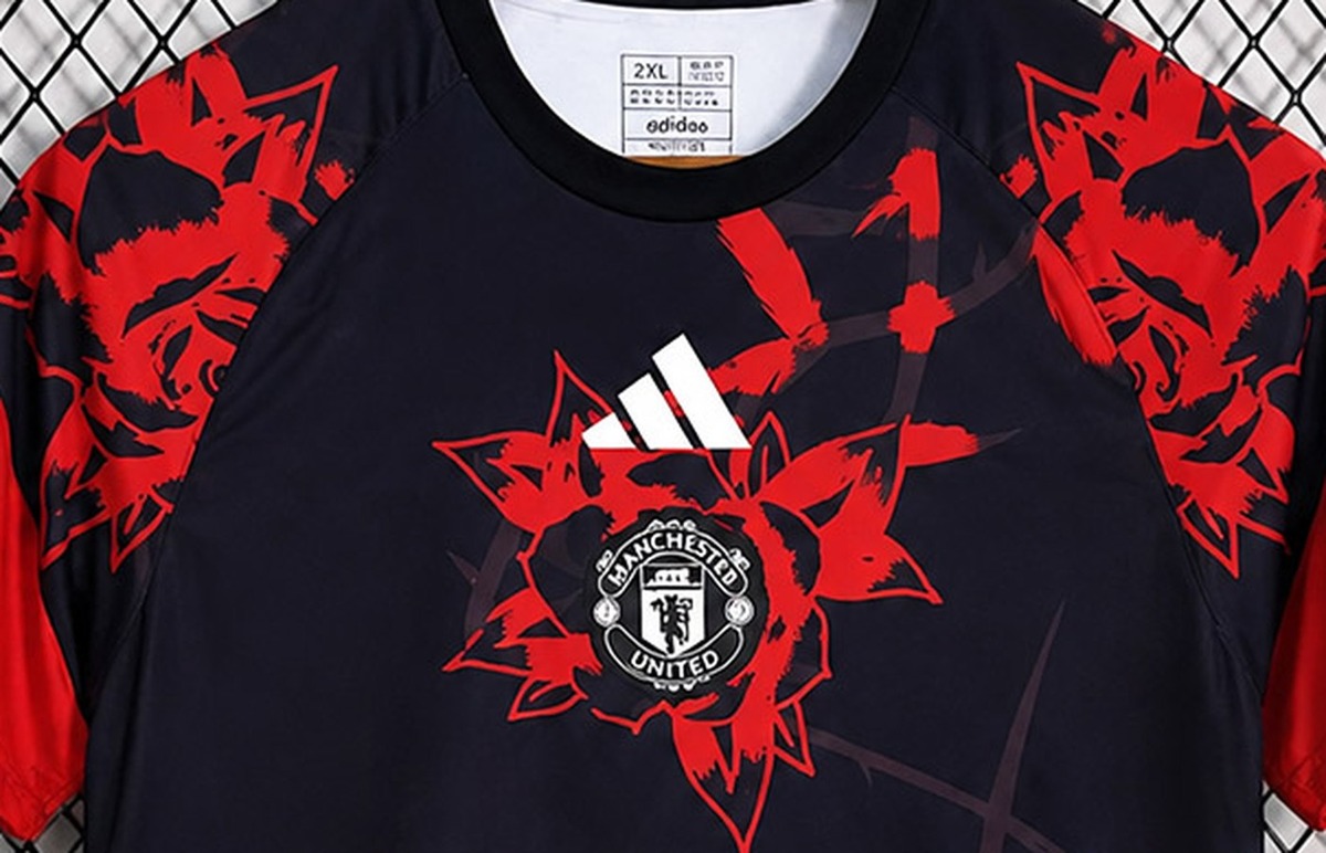 maglia allenamento manchester united petto con stemma