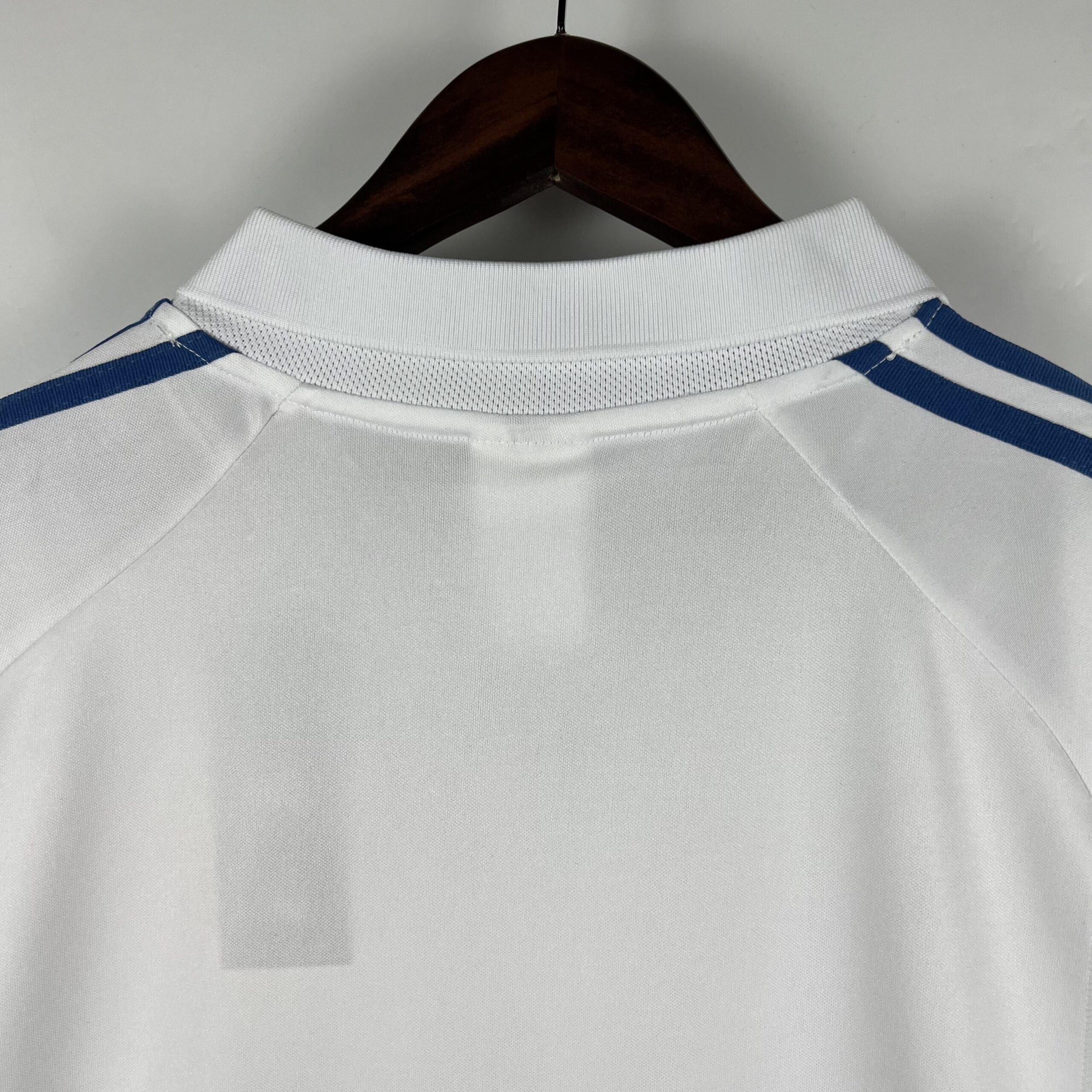 maglia real madrid retro 2001/02 dettaglio colletto