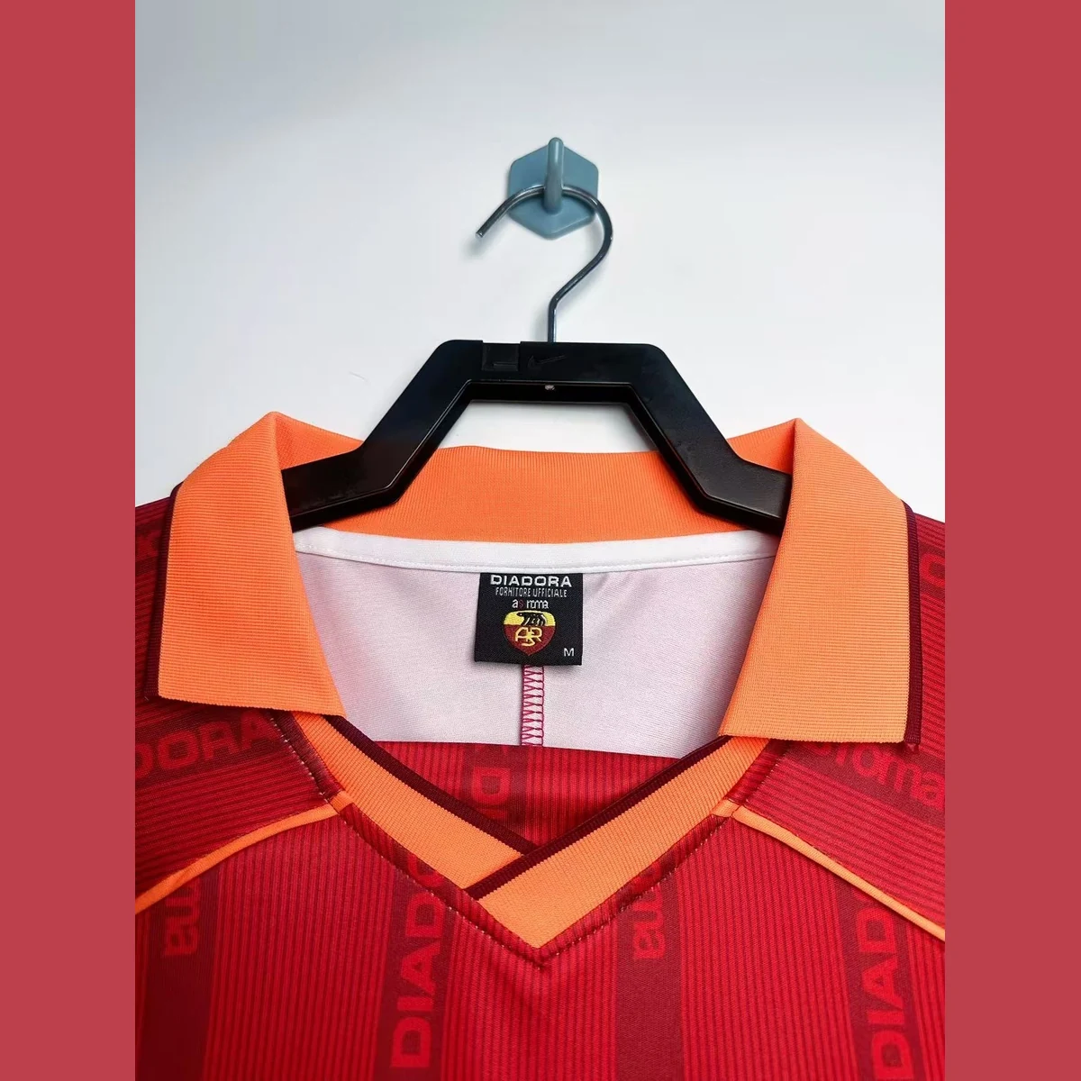 Colletto a polo arancione della maglia Roma 1999/00 manica lunga