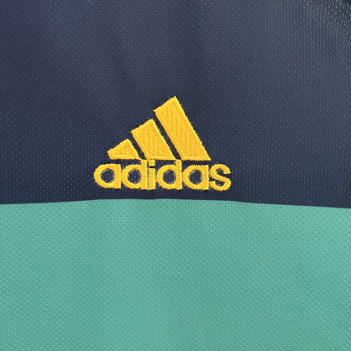 maglia spagna portiere 2010 petto con dettagli blu