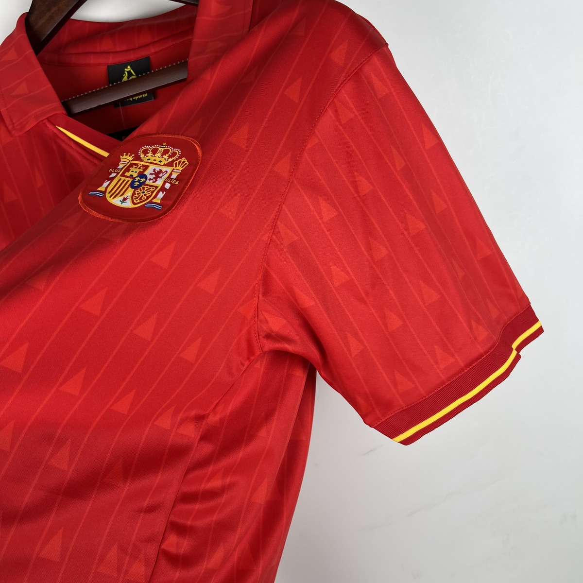 maglia spagna retro spalla e manica