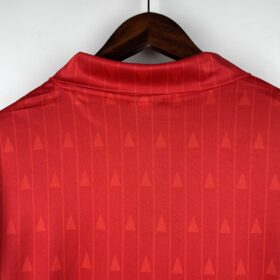 camiseta spagna retro colletto da vicino