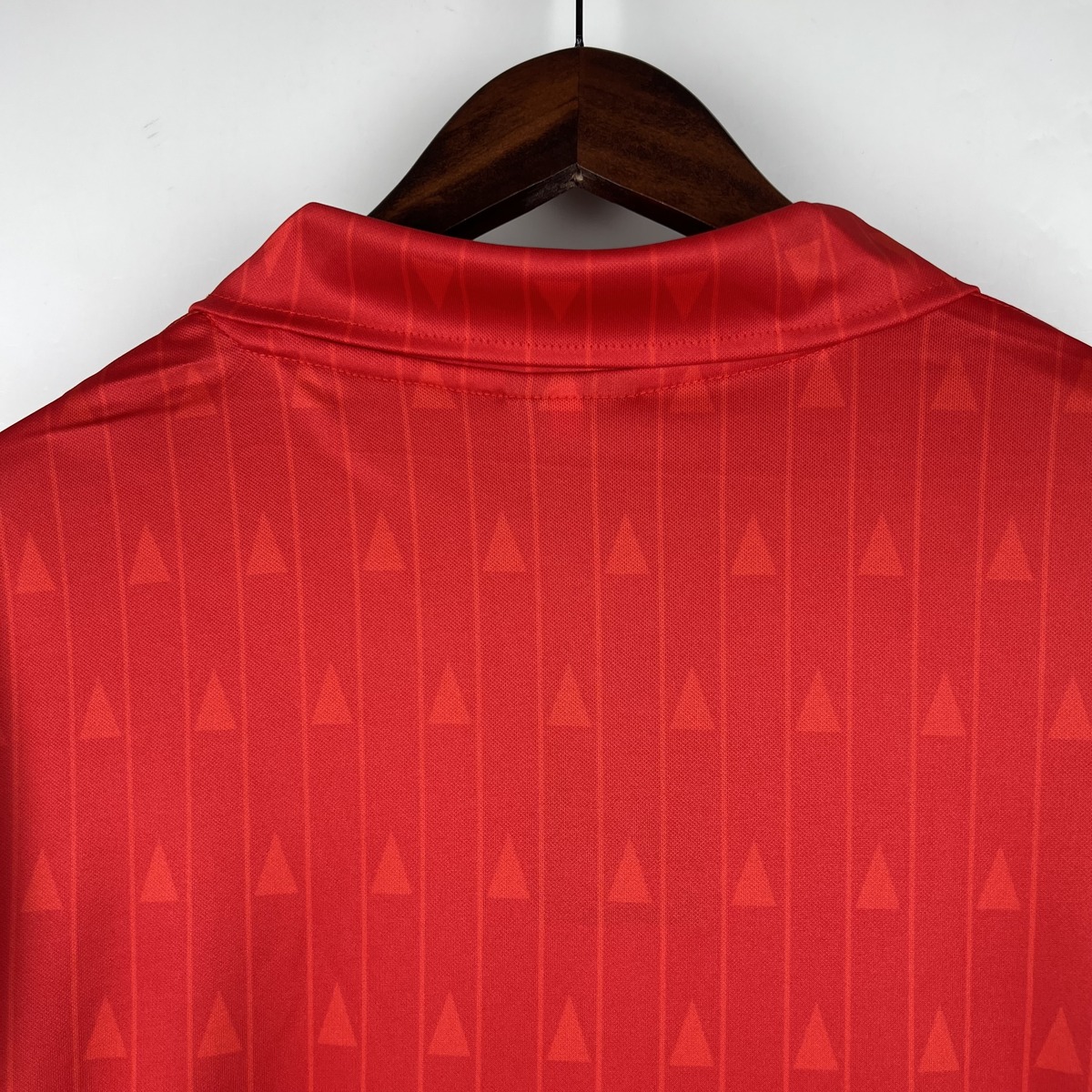 maglia spagna retro colletto da vicino