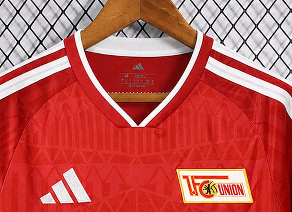 maglia union berlino colletto da vicino