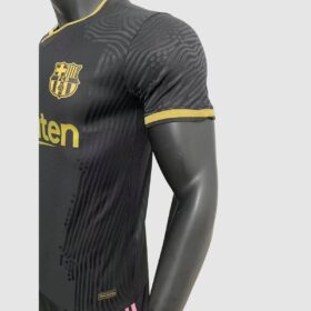 camiseta barcellona giocatore 2021 stemma da vicino