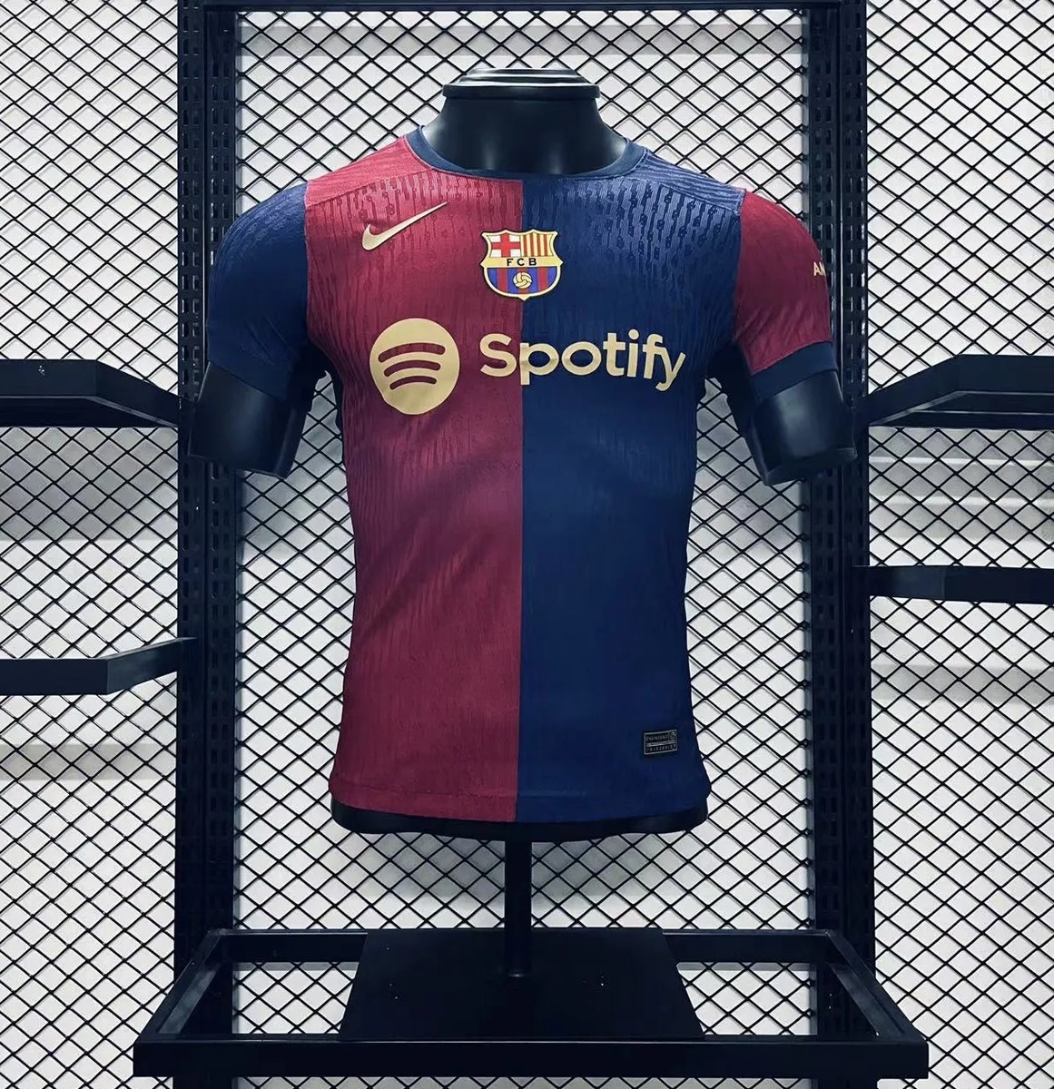 maglia barcellona home giocatore fronte meta blu meta granata giocatore