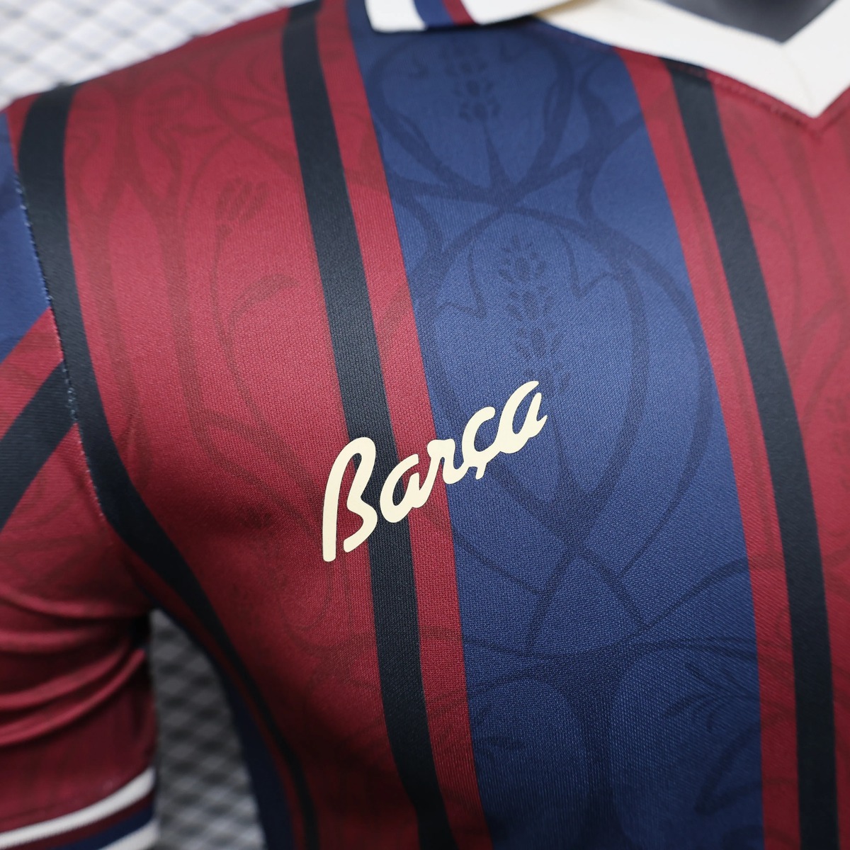 maglia barcellona 125 anniversario scritta in corsivo