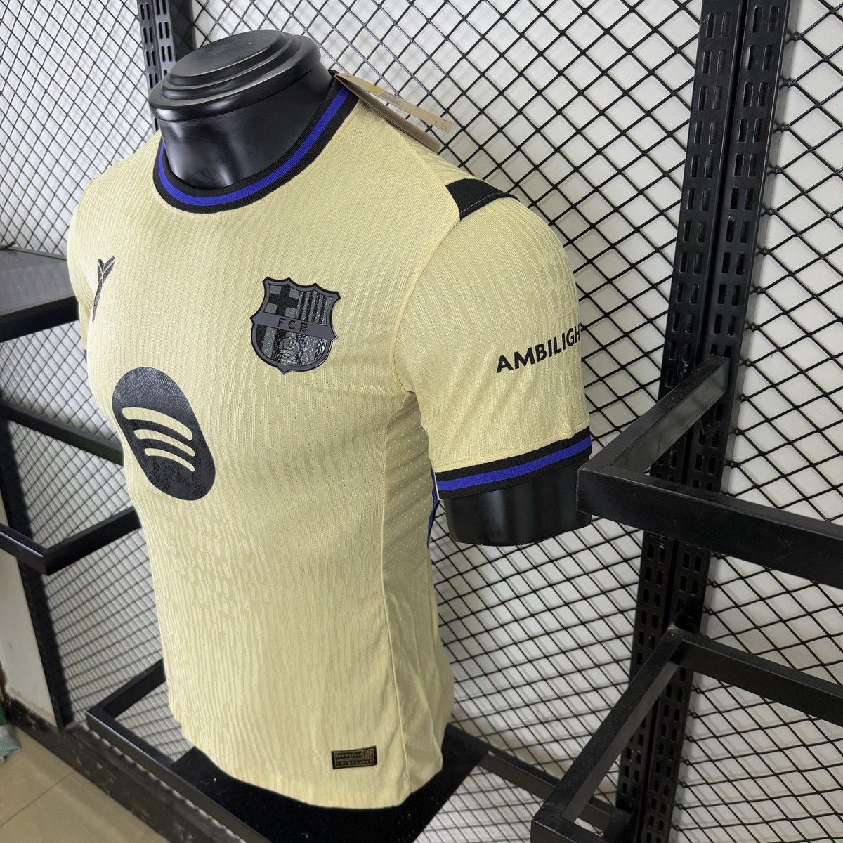 maglia barcellona away 2025 fianco da vicino
