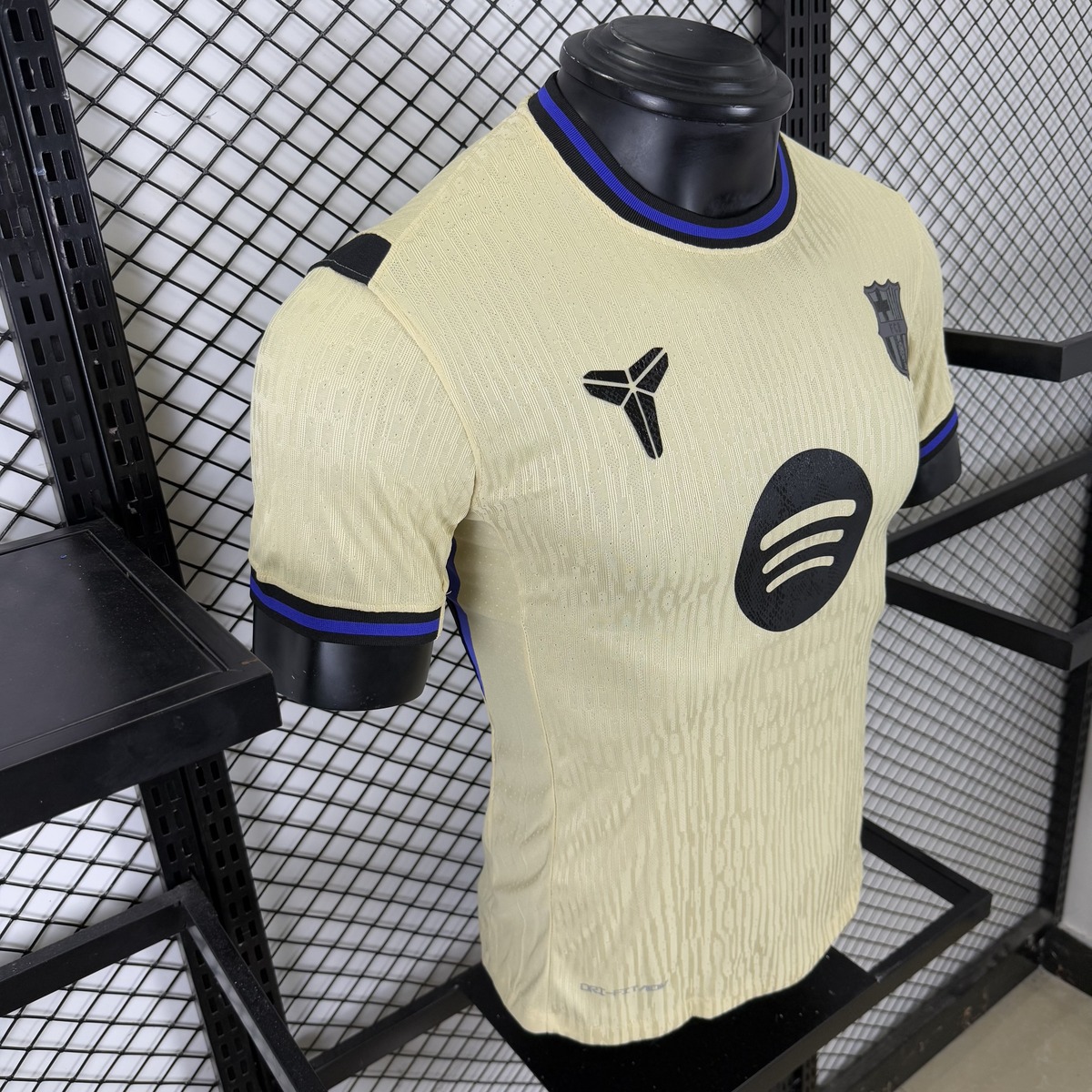 maglia barcellona away 2025 grafica sul petto