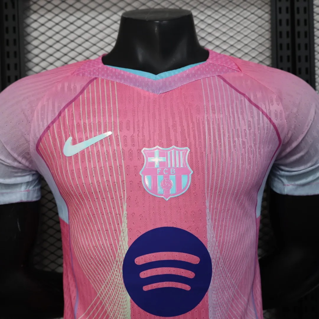 maglia barcellona rosa fronte con stemma celeste