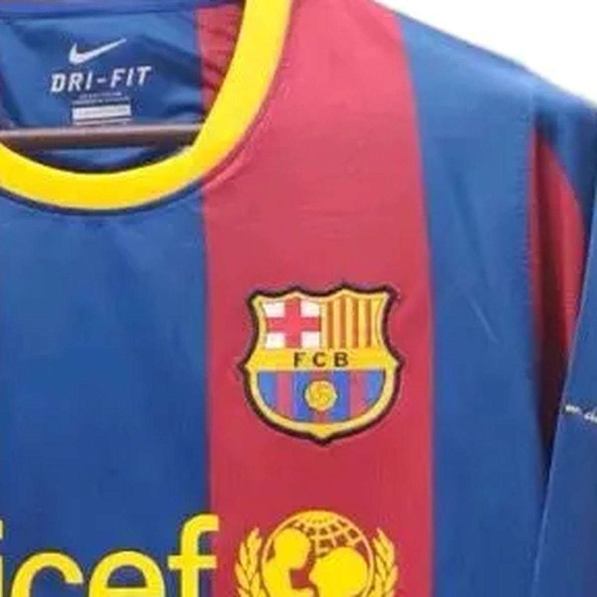 maglia barcellona 2011 maniche lunghe stemma sul petto