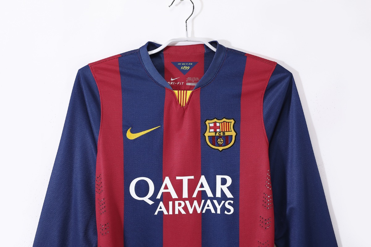 maglia barcellona 2015 maniche lunghe colletto a V da vicino