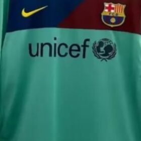 camiseta Barcelona away 2011 mangas largas inscripción UNICEF en el pecho