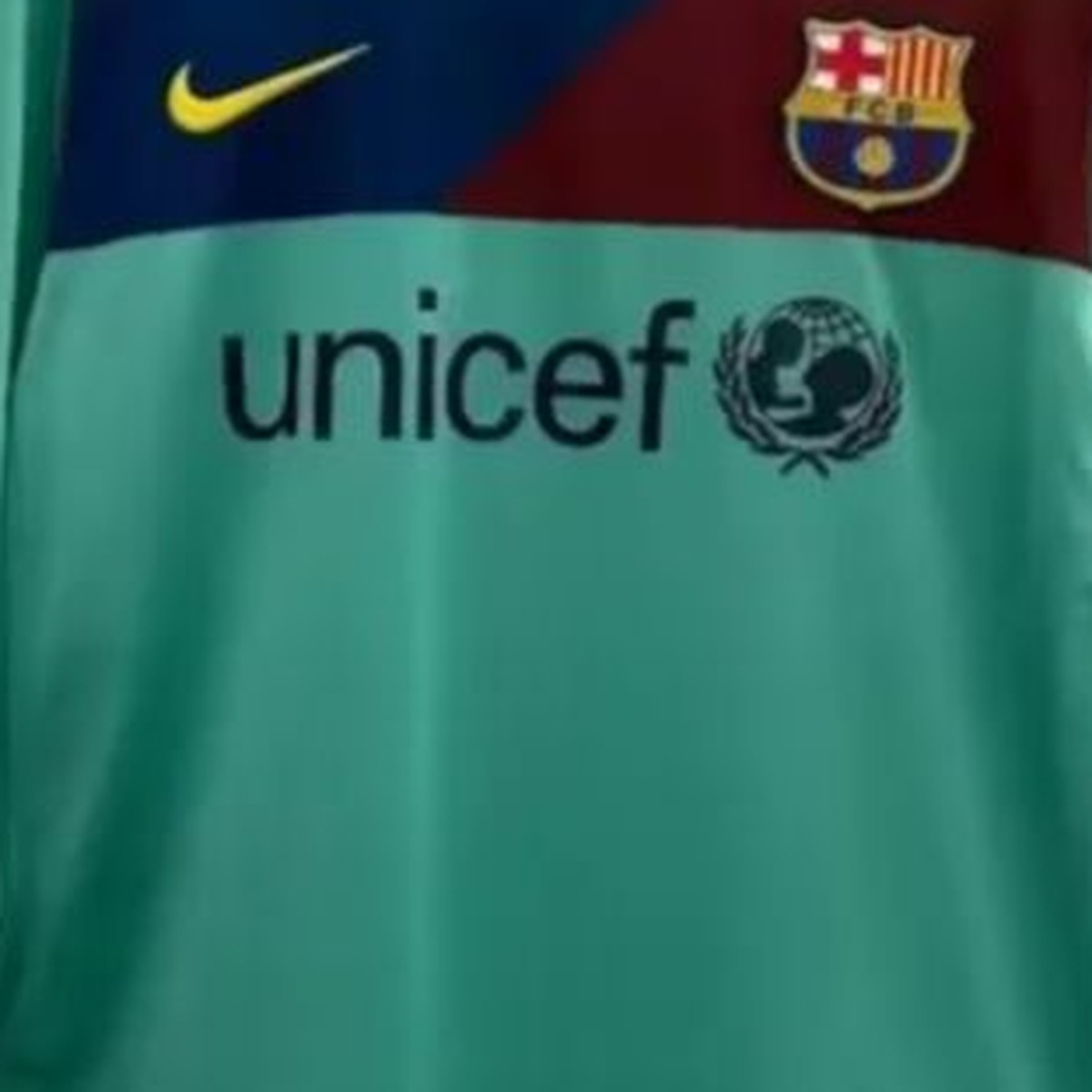 maglia barcellona away 2011 maniche lunghe scritta unicef sul petto