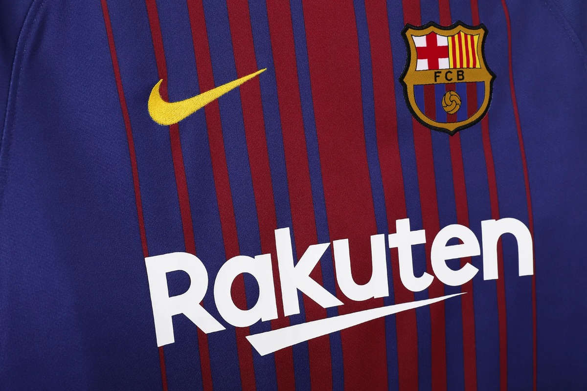 maglia barcellona 2018 maniche lunghe petto con sponsor e stemma