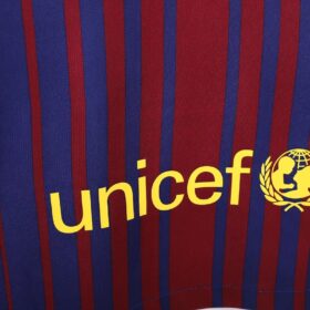 camiseta barcellona 2018 maniche lunghe scritta unicef in basso