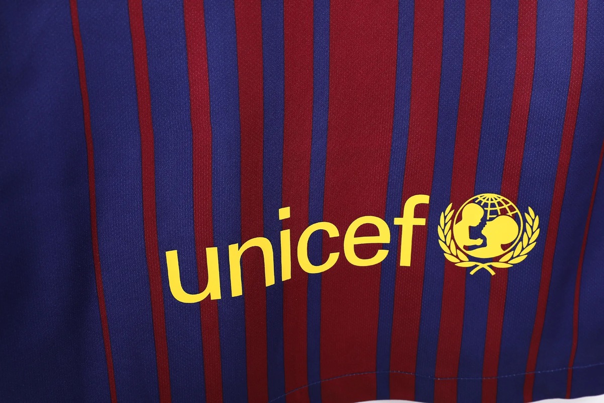 maglia barcellona 2018 maniche lunghe scritta unicef in basso