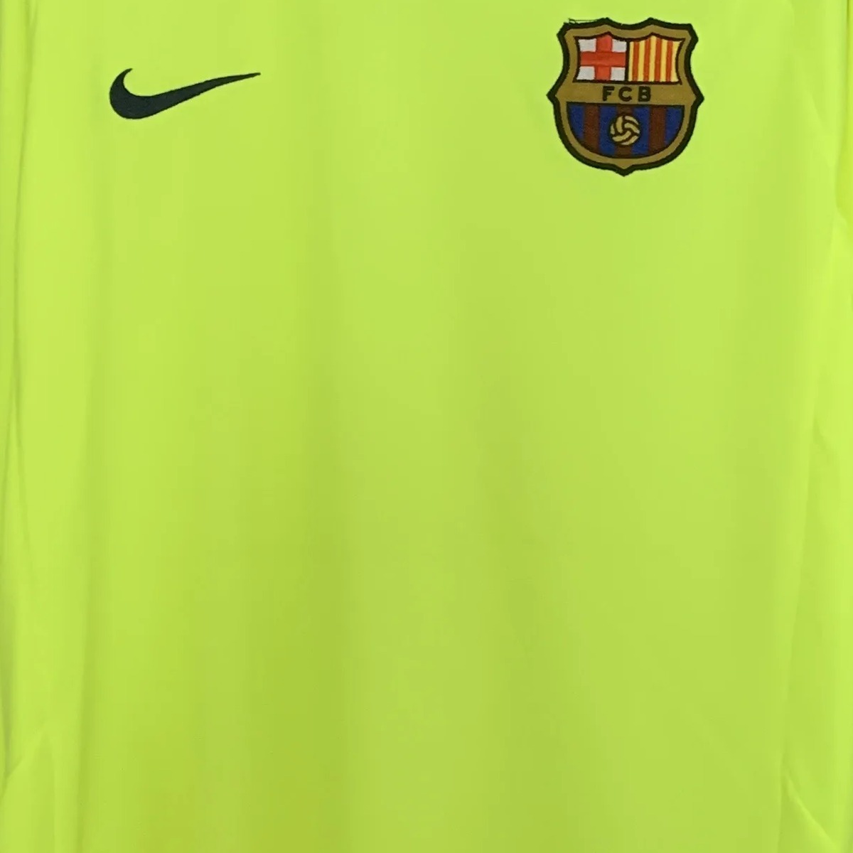 maglia barcellona fluo fronte al centro
