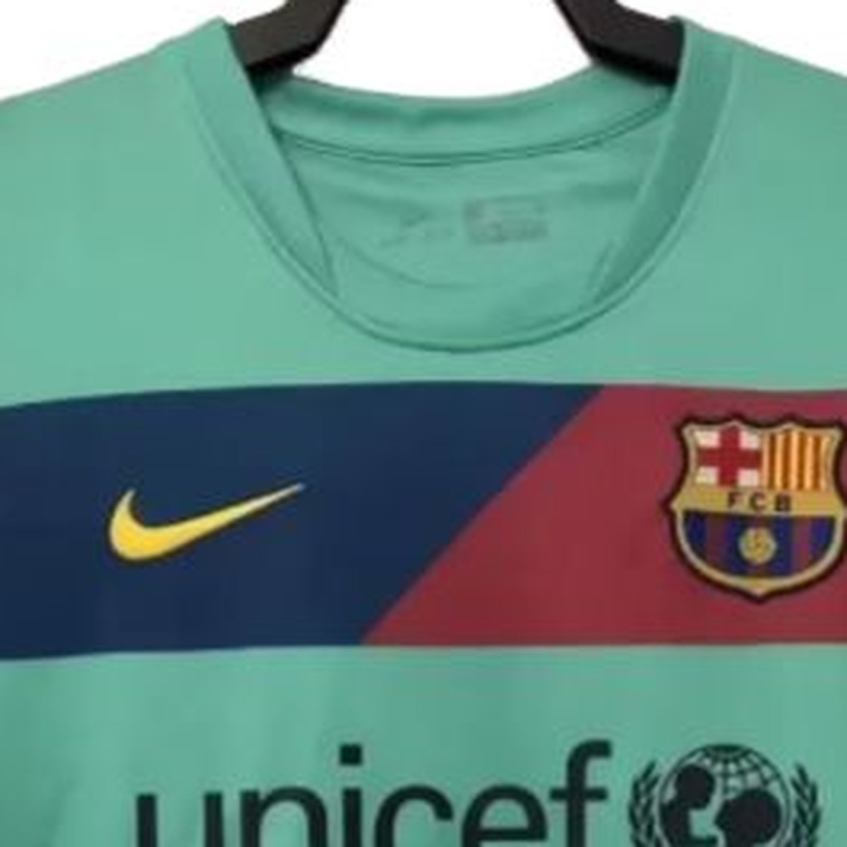 maglia barcellona away 2011 fascia sul petto da vicino