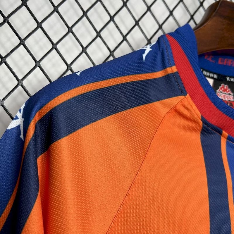 maglia barcellona arancione stemma sul petto