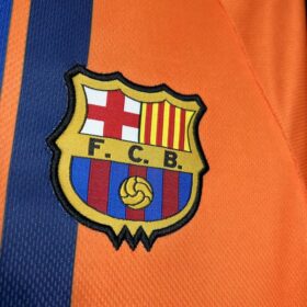 camiseta barcellona arancione scritta dietro il colletto
