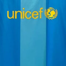 camiseta Barcelona away 2008 inscripción UNICEF amarilla
