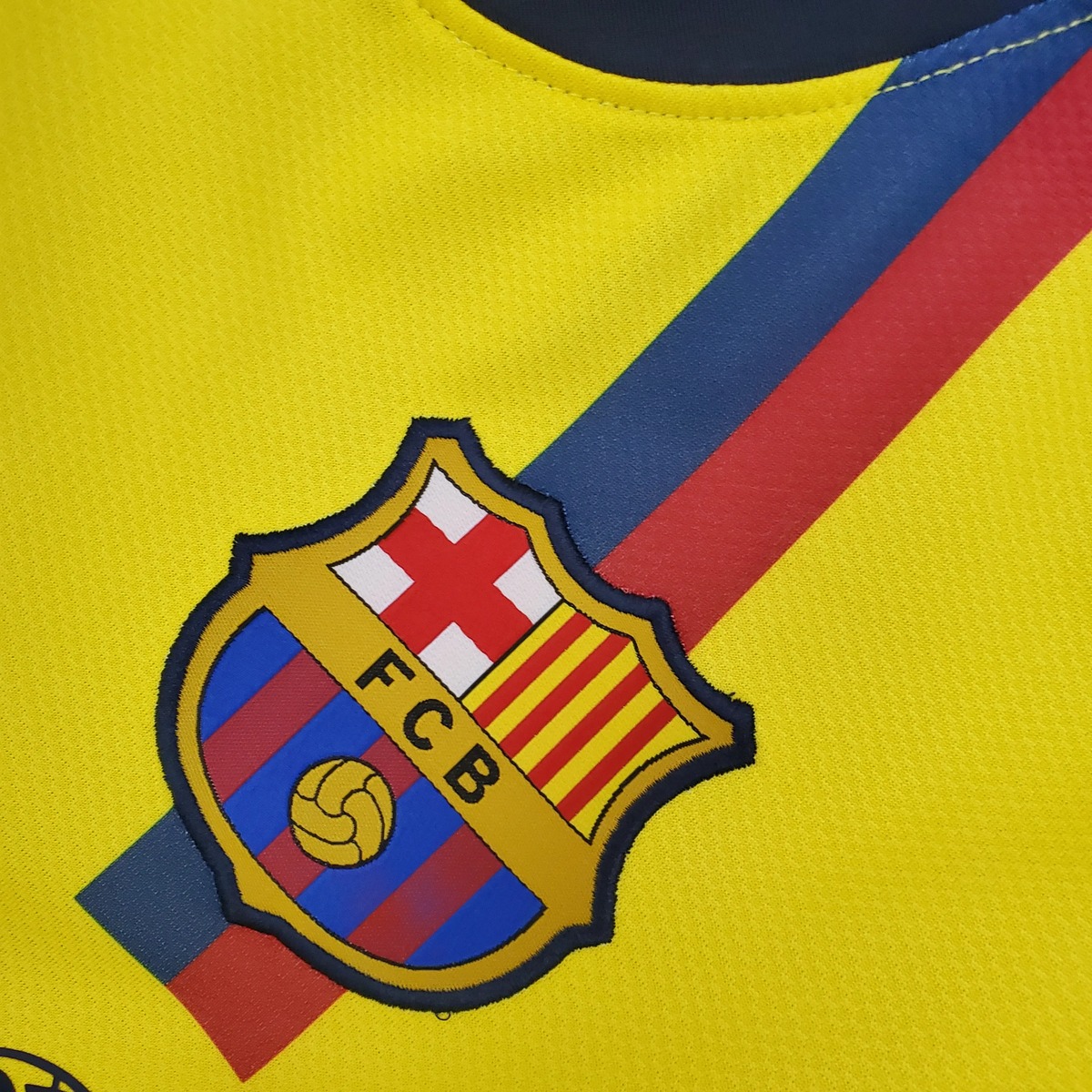 maglia barcellona away 2009 stemma sulla banda da vicino