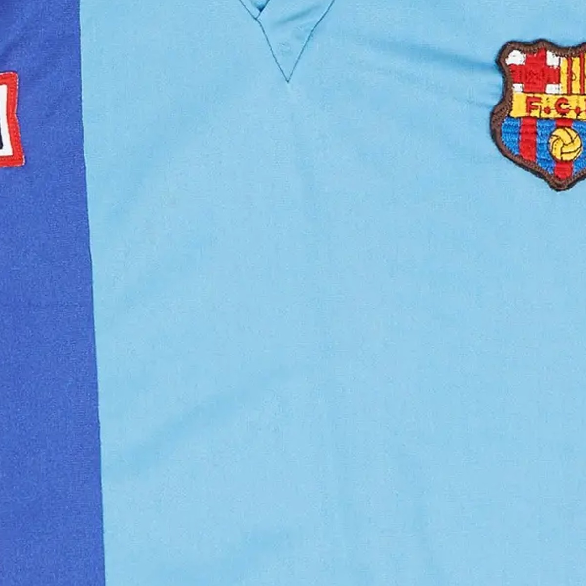 maglia barcellona celeste stemma depoca da vicino