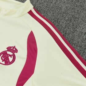 Chándal Real Madrid Crema 2026/27 — Detalle de materiales y logo