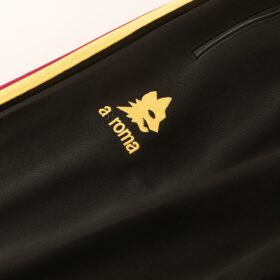 Chandal Roma 2026/27 — Detalle de materiales y logo