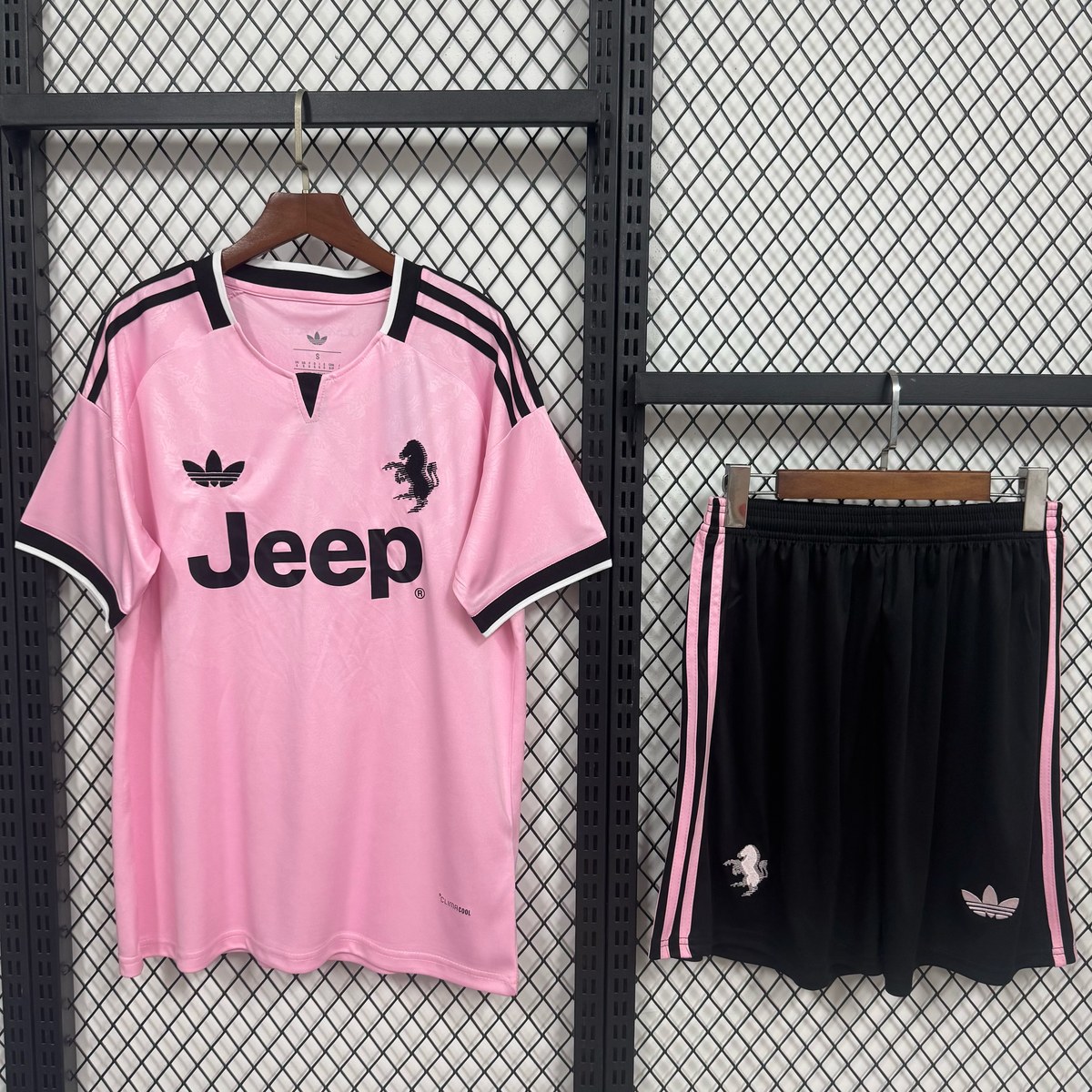 seconda maglia Juventus 2026/27 vista frontale