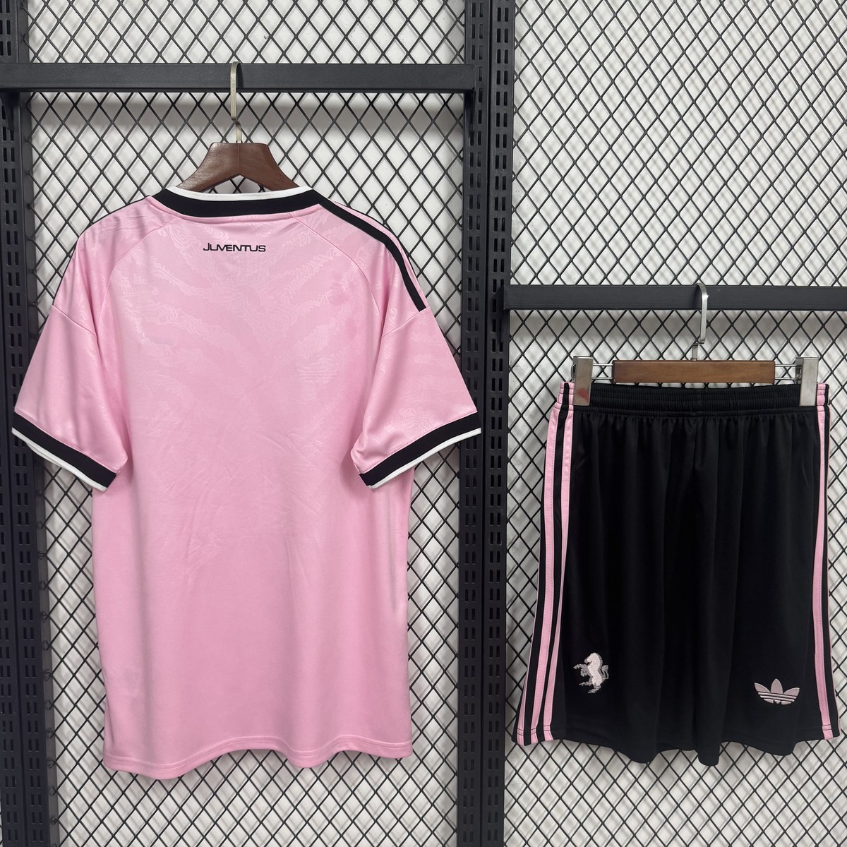 seconda maglia Juventus 2026/27 vista posteriore