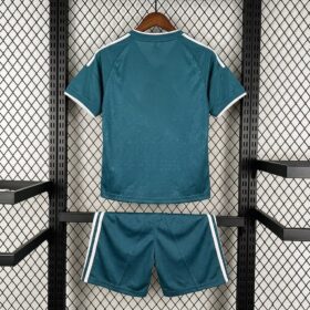 Conjunto Real Madrid Niño Segunda Equipación 2026/27 — Vista posterior