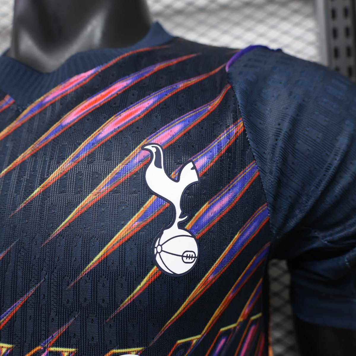 seconda maglia Tottenham Player 2026/27 dettaglio colletto