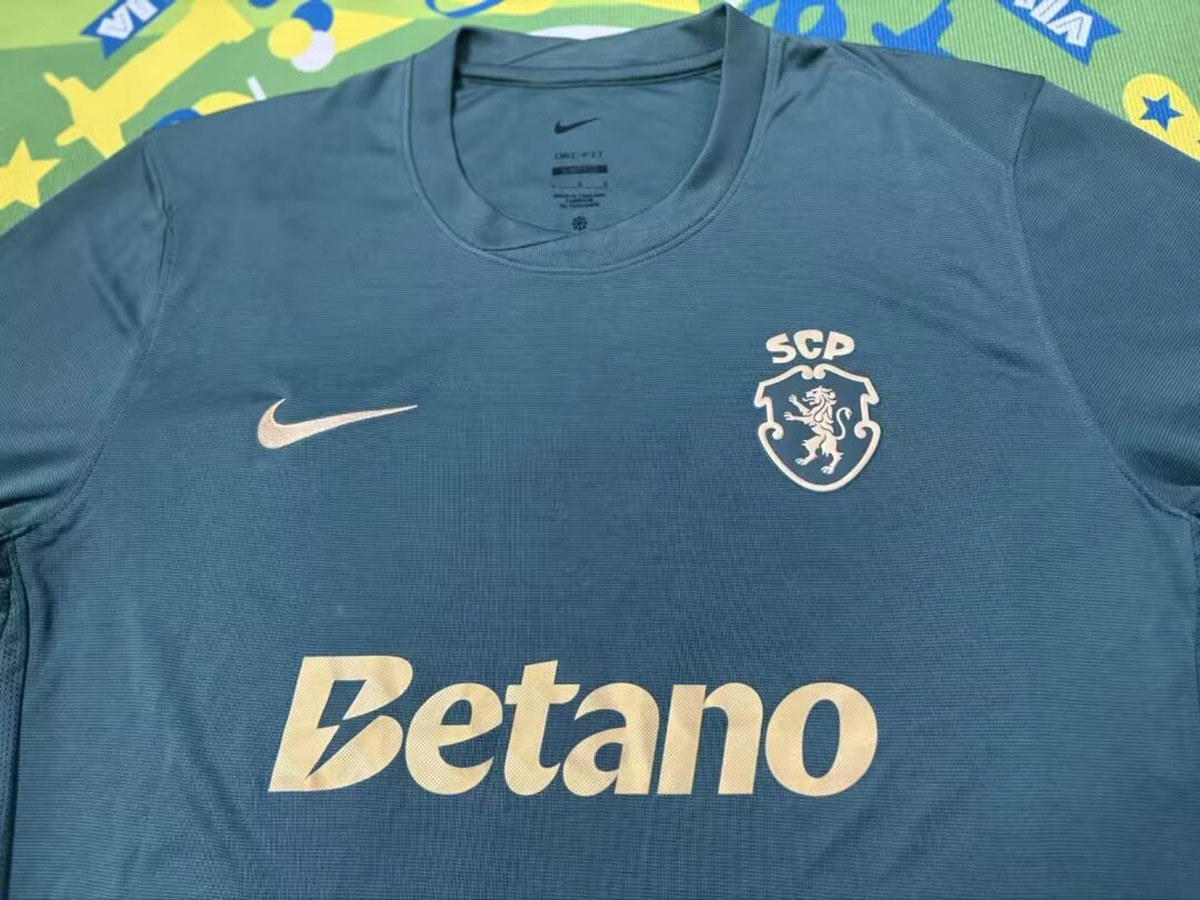 maglia Sporting Home 2026/27 dettaglio colletto