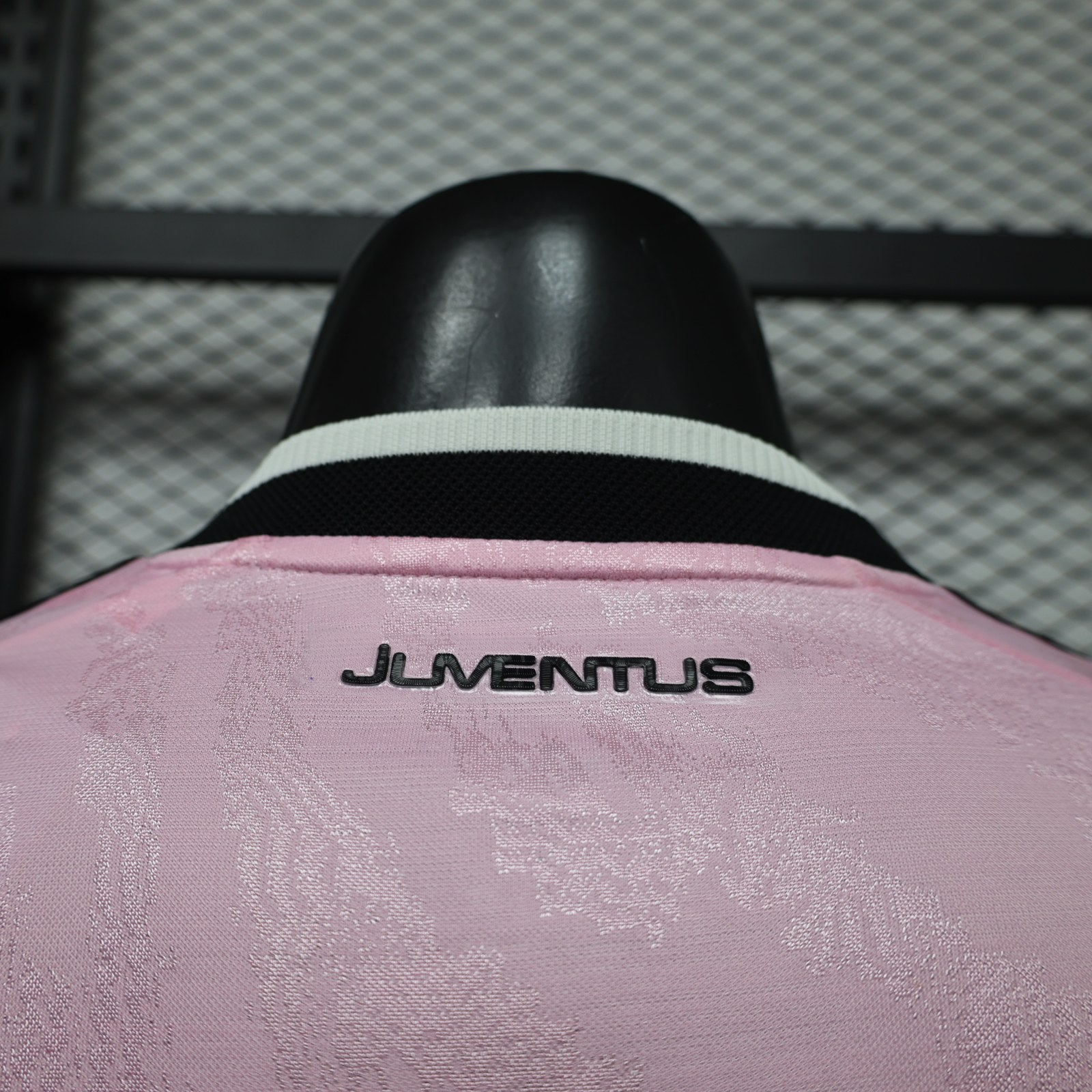 dettagli orlo inferiore e cuciture maglia juventus 2026 away lunga